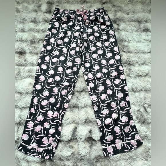 Victoria's Secret Pajamas Women's Small 2 Piece Sparkly Carnations on black - Picture 6 of 15